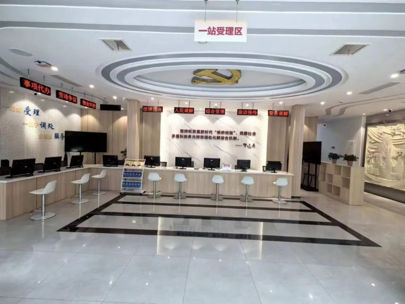 图片包含 室内, 区, 飞机场, 行李 描述已自动生成