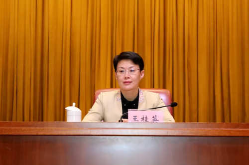 济南市政府副市长王桂英,省人社厅副厅长周春艳出席会议并讲话,市政府